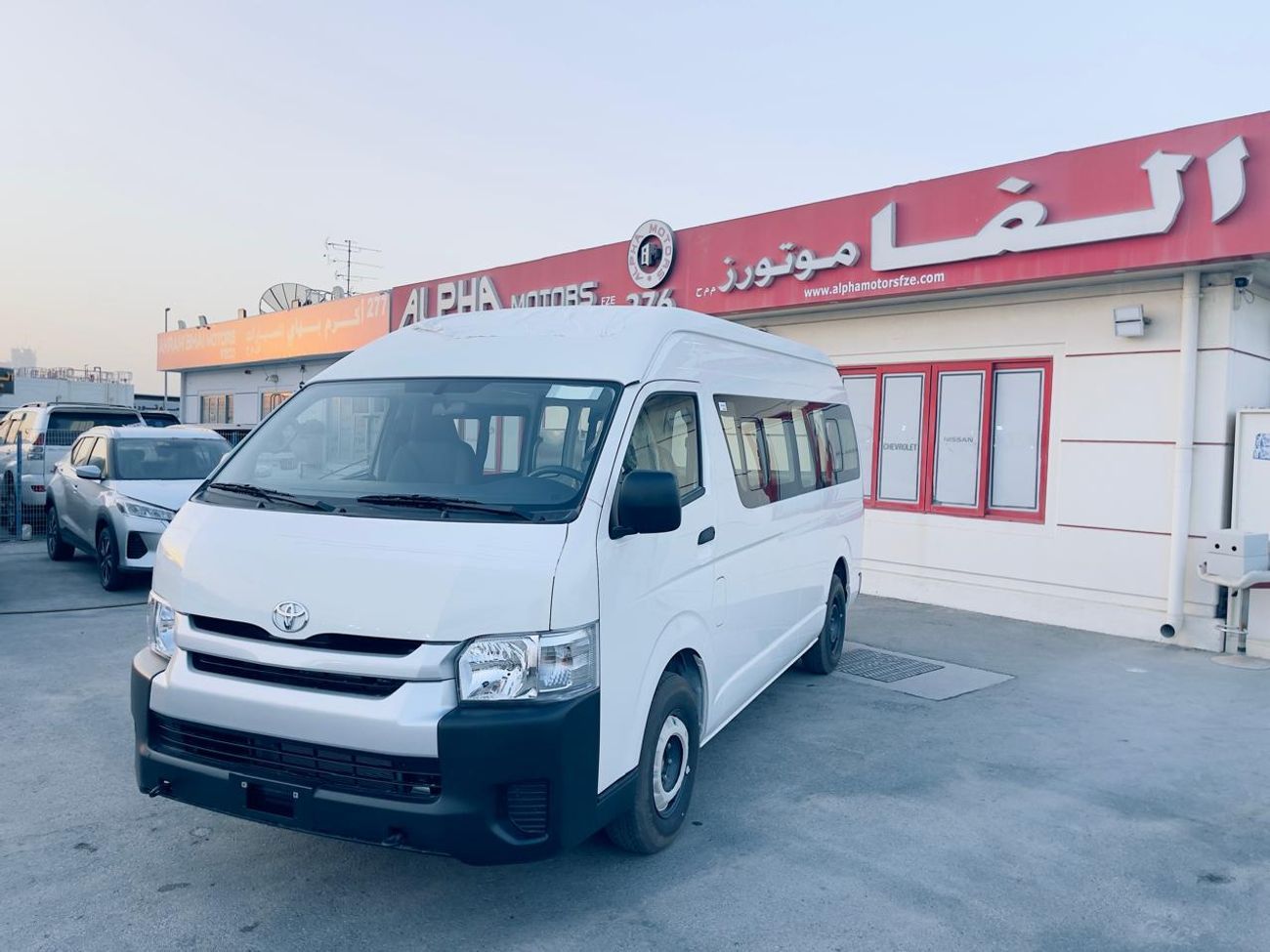 تويوتا هاياس toyota hiace hirgroof cargo glass van