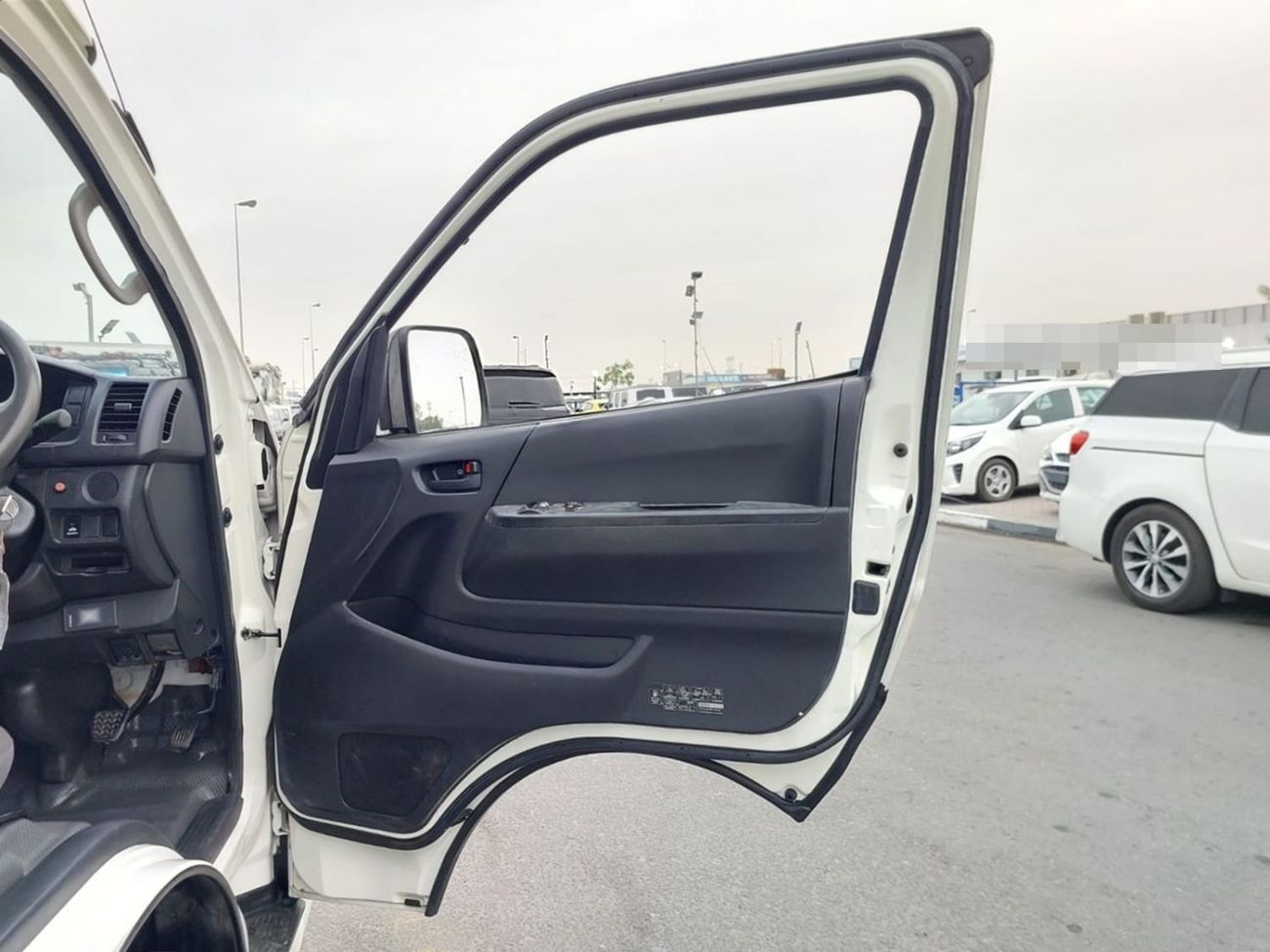 تويوتا هاياس (RAMADAN OFFER) TOYOTA HIACE COMMUTER VAN RHD 2016 MODEL 2.5 L DIESEL MANUAL(PM61244)