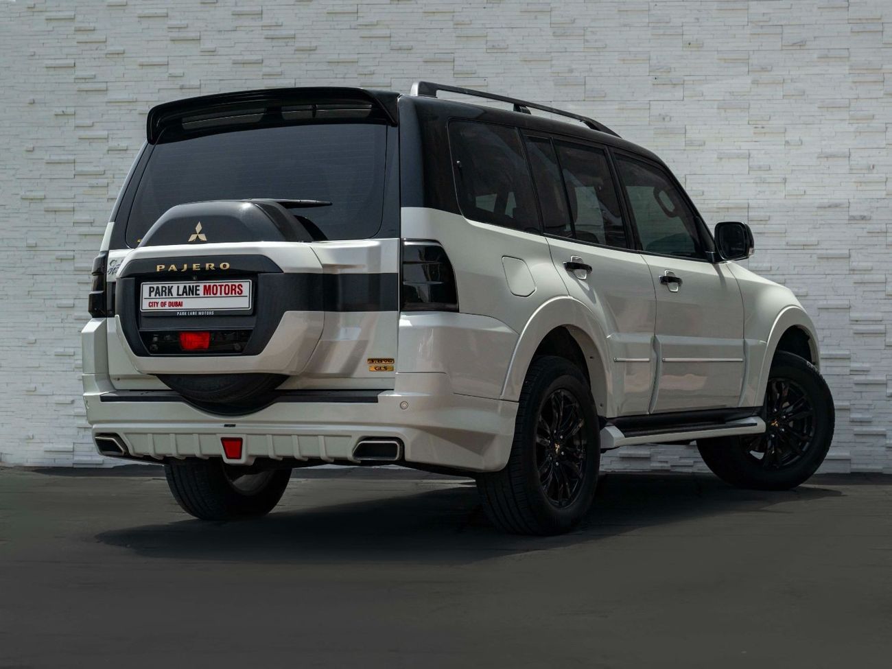 ميتسوبيشي باجيرو AED 1,730 PM • PAJERO 3.8 SIGNATURE EDITION • ONLY 25,000 KM • GCC SPECS • PRISTINE CONDITION