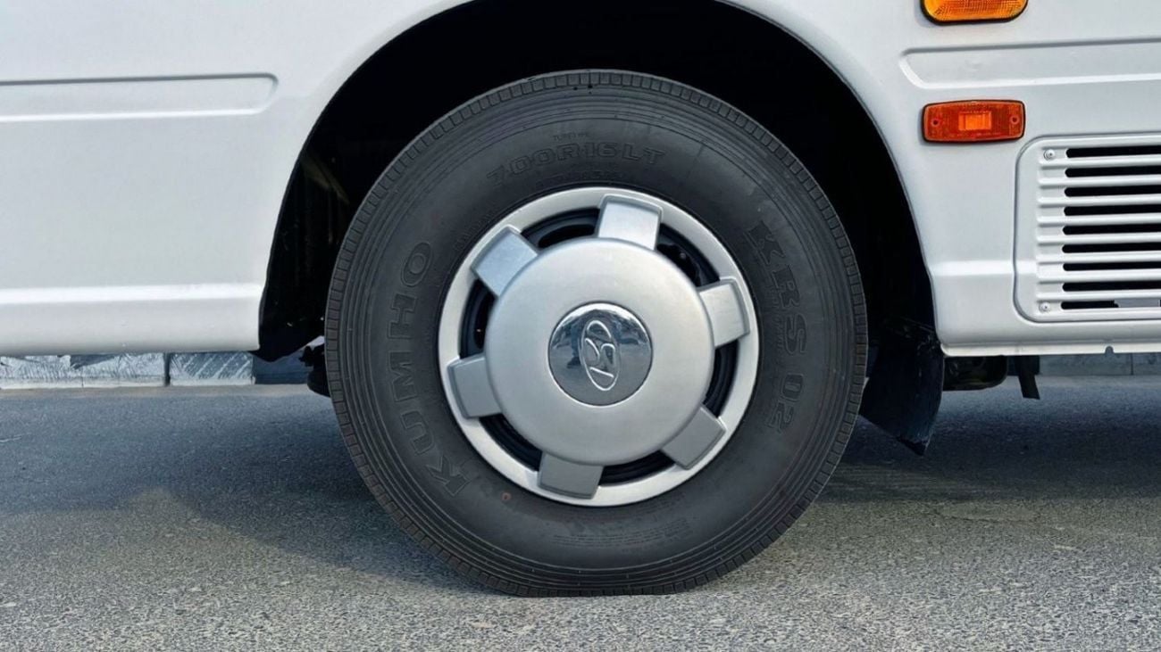 Hyundai County COUNTY 3.9L 33 SET DIESEL 2026