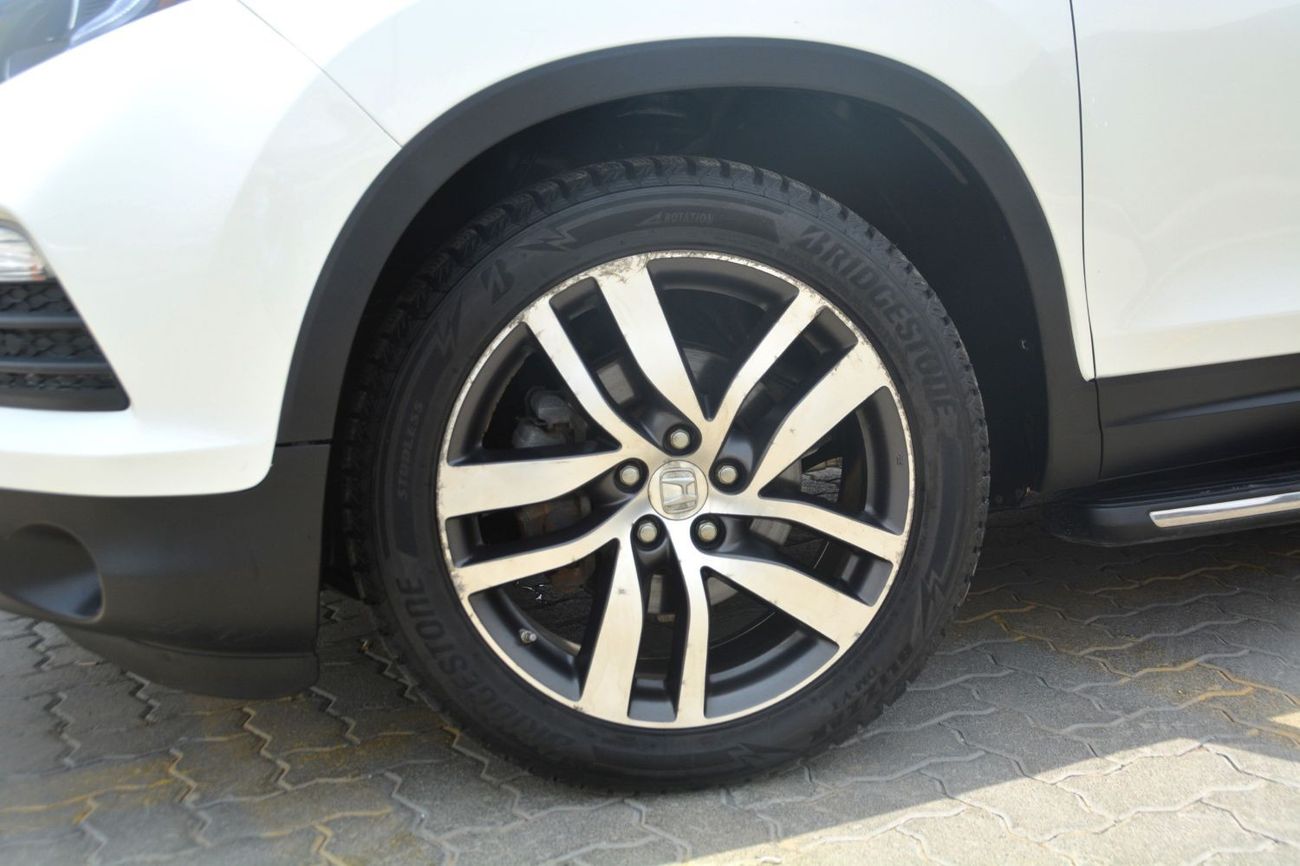 Honda Pilot EX-L Pilot best budget friendly SUV with great options.