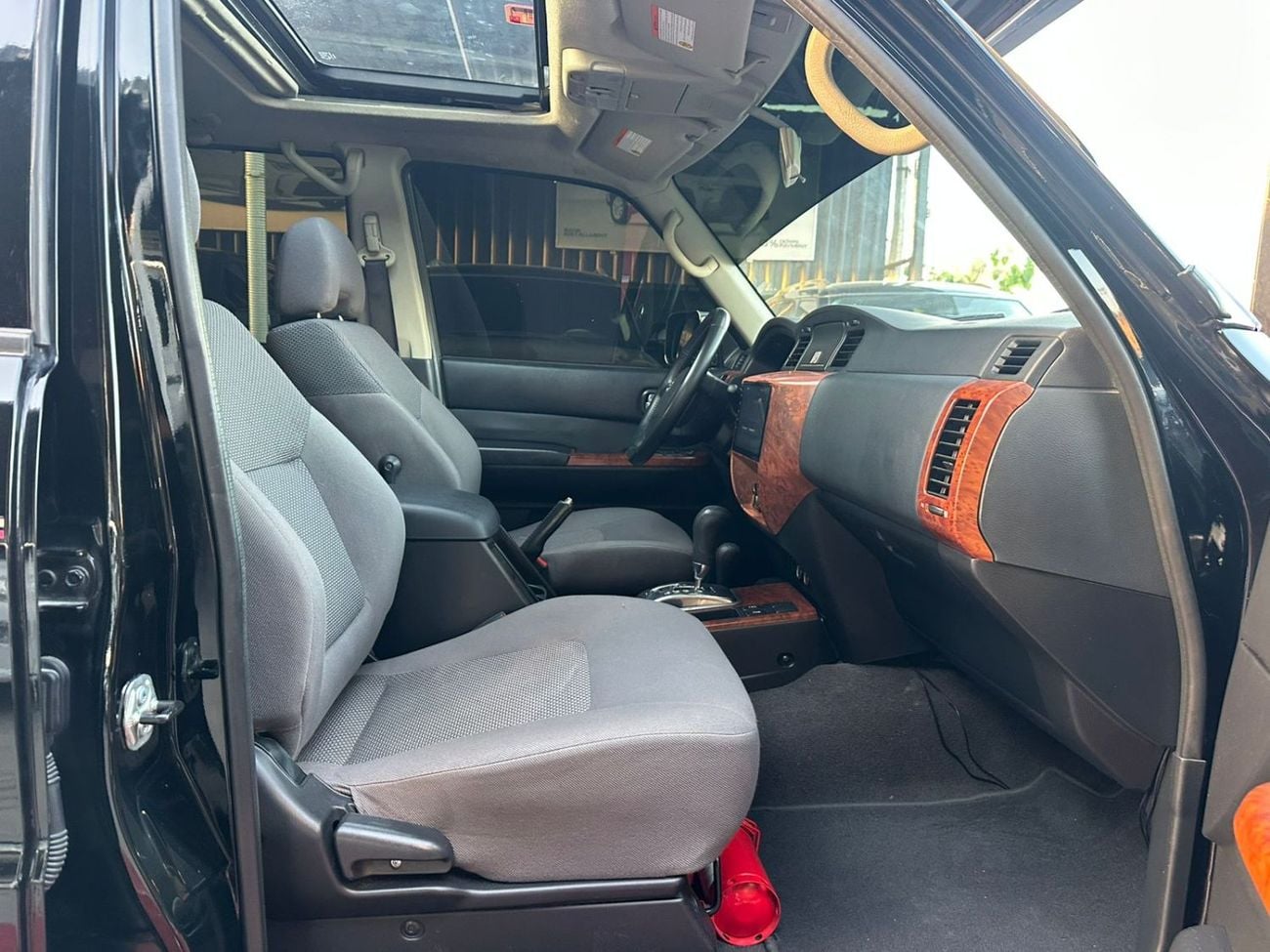 Nissan Patrol Safari 4.8L (4800 CC) - 6-cylinder VTC