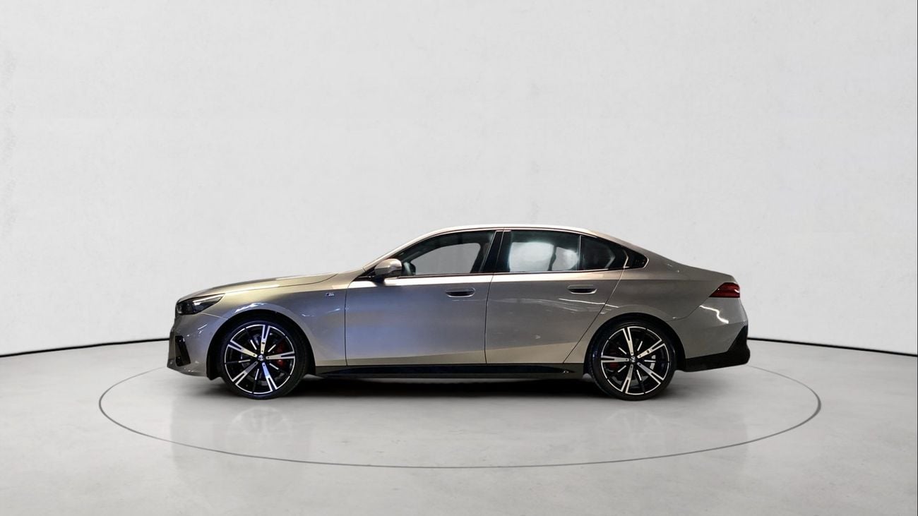 بي أم دبليو 520i M Sport Pro | شامل الضمان | 0 ﺪﻔﻋﺓ ﺃﻮﻟﻯ