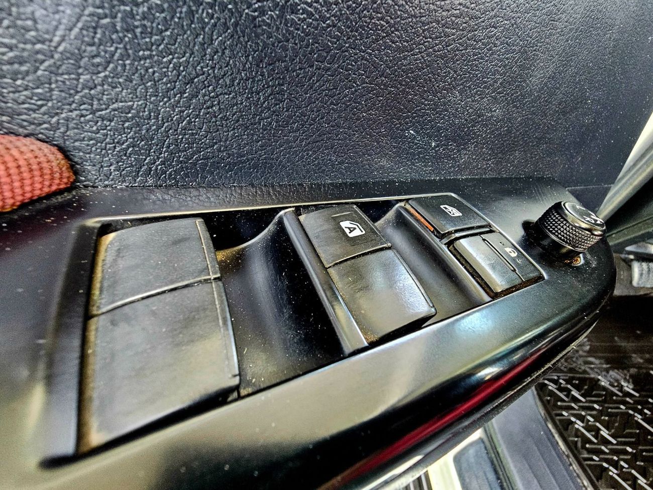 Toyota Hilux SR5/ 4WD PATROL AUTOMTIC/ AUTO WINDOWS/ LOW MILEAGE