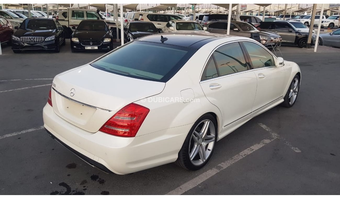 مرسيدس بنز S 350 موديل 2011 حاله ممتازه من الداخل والخارج فل مواصفات كراسي جلد ومثبت سرعه وتكييف خلفي ونظام صوت ممتاز