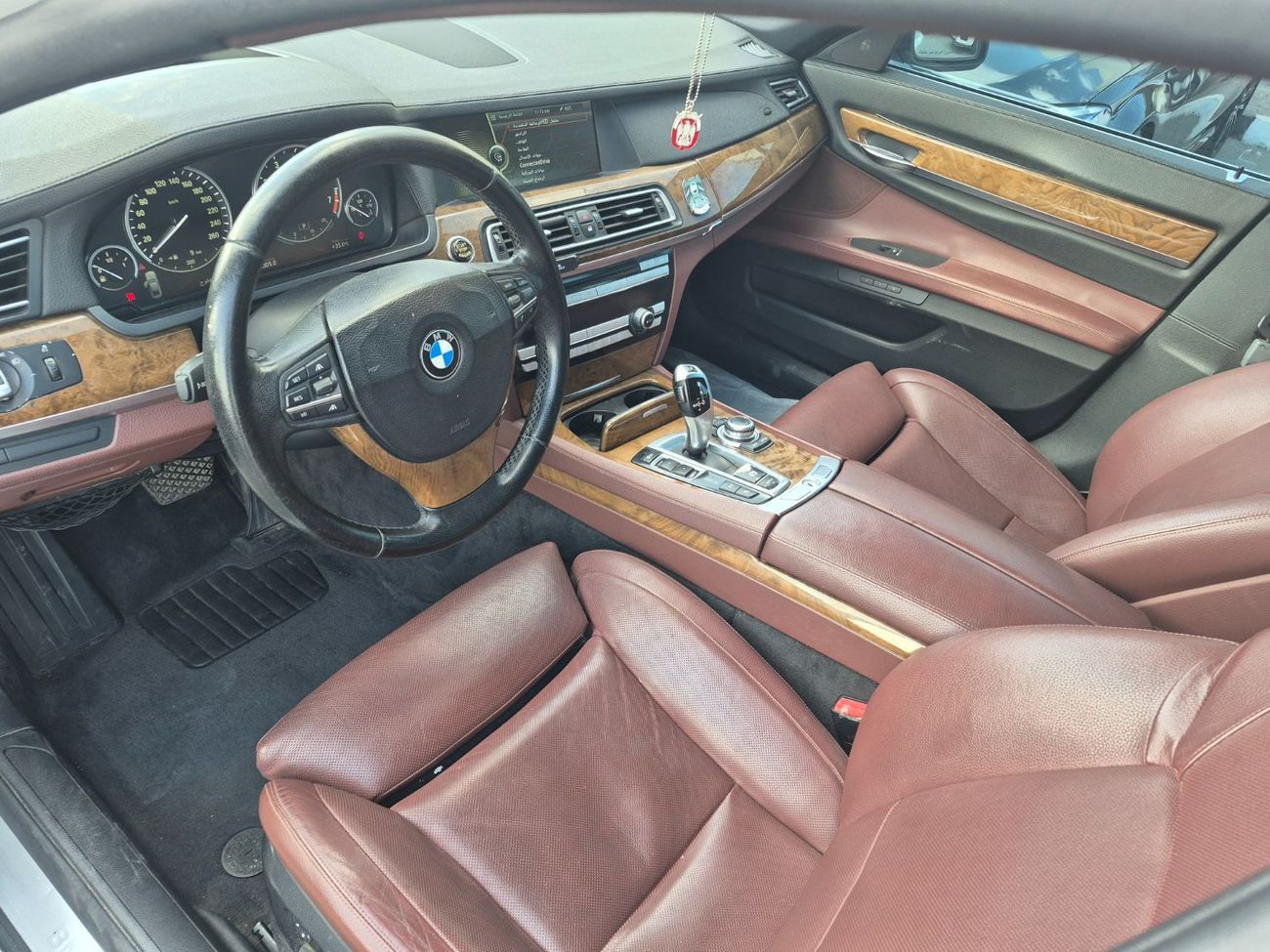 بي أم دبليو 750i