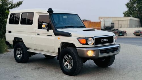 تويوتا لاند كروزر 70 -