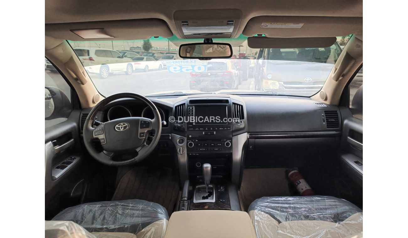 تويوتا لاند كروزر VXR / V8 / 5.7L, SUNROOF / FULL OPTION / 20 SHP (LOT # 2540)