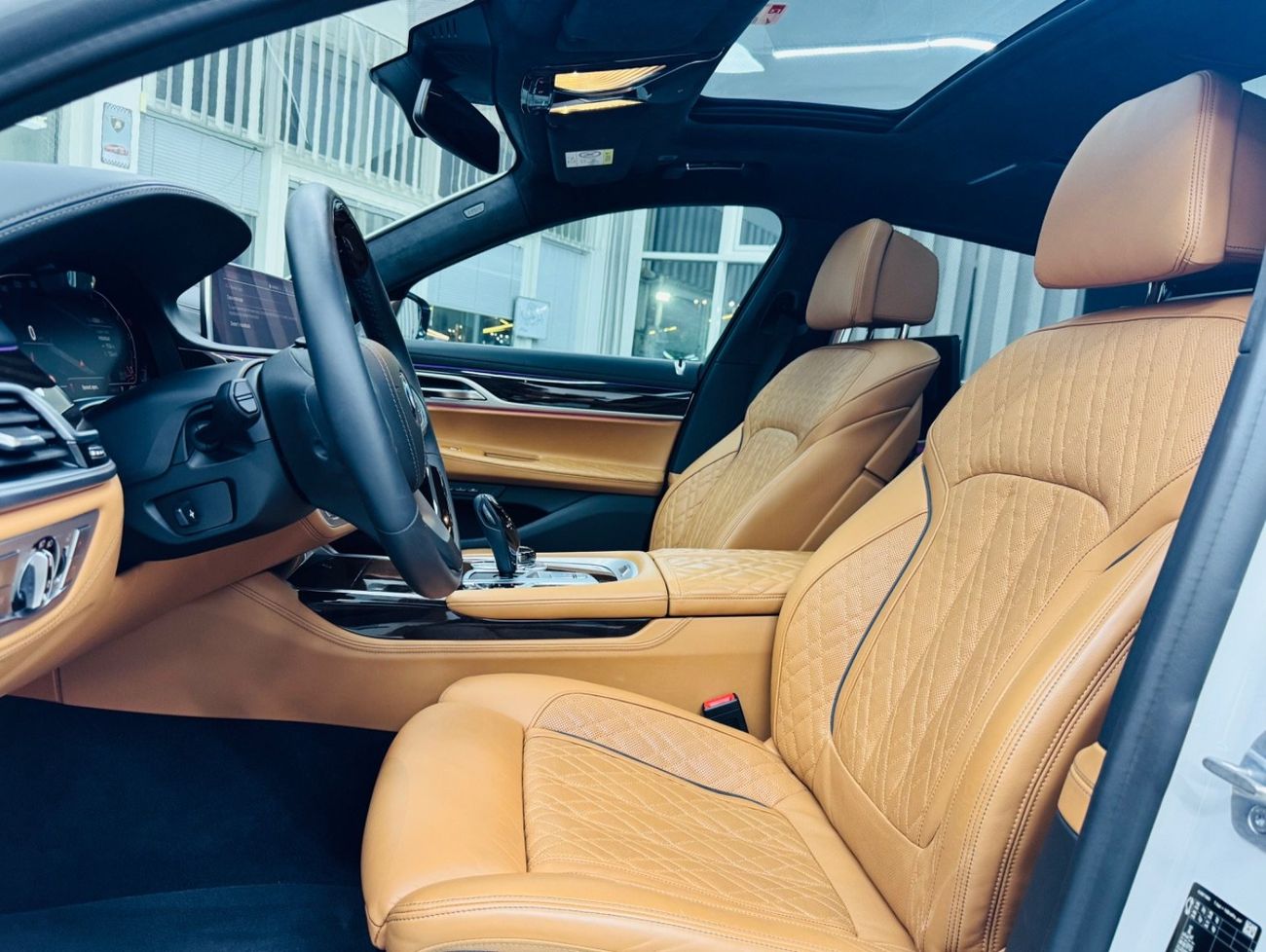 بي أم دبليو 750Li xDrive 4.4L (523 HP)