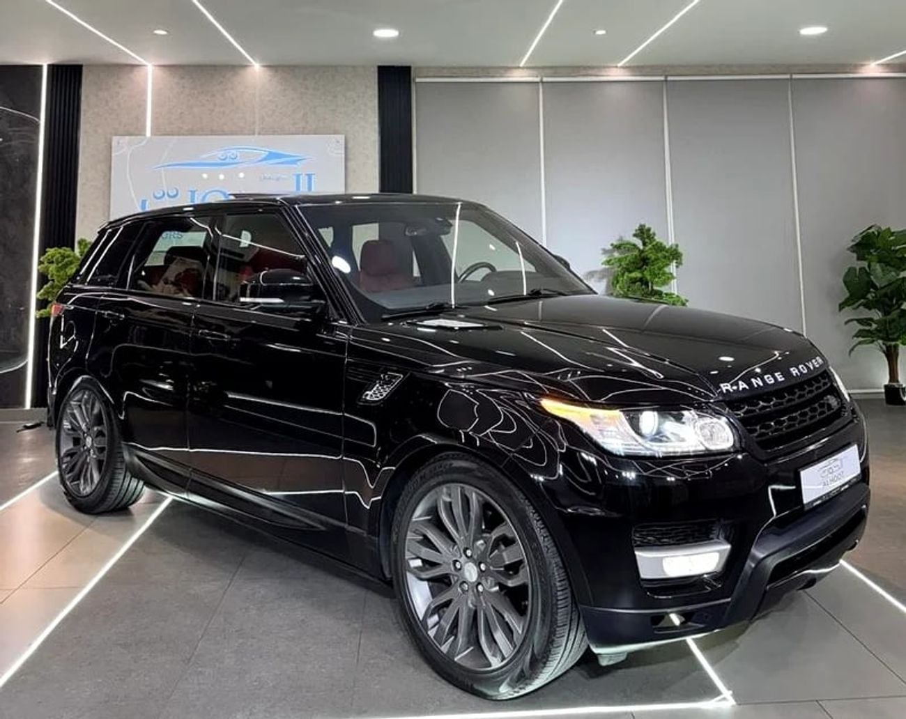 Land Rover Range Rover Sport Supercharged 5.0L ELITE || SUPERCHARGED || GCC || FULLY LOADED || ACCIDENTS FREE