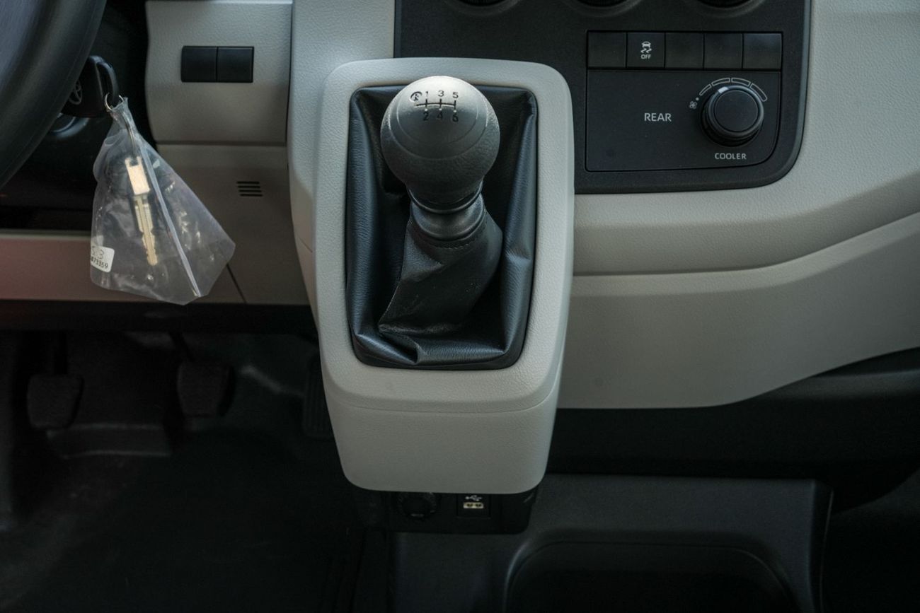 تويوتا هاياس 2026 Toyota Hiace High Roof 2.8L MT Diesel (13 Seat)