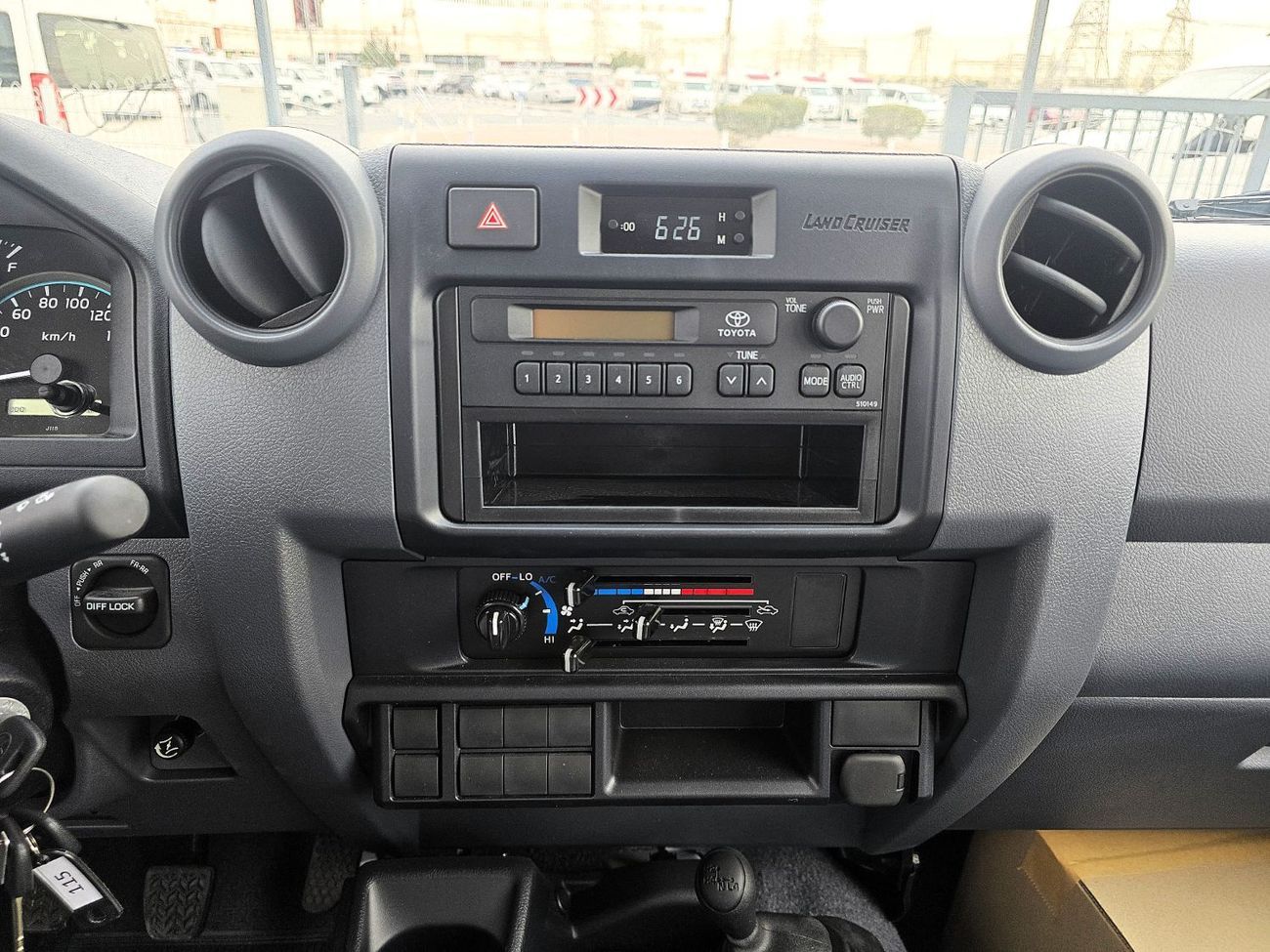 تويوتا لاند كروزر Toyota Land Cruiser 76 4.2l M/T Diesel 4WD Whit Def Lock , Fog light White Color 2025 Model