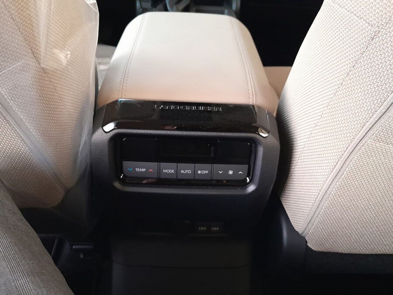 تويوتا برادو 2.8L LIMITED 4X4 (DIESEL)