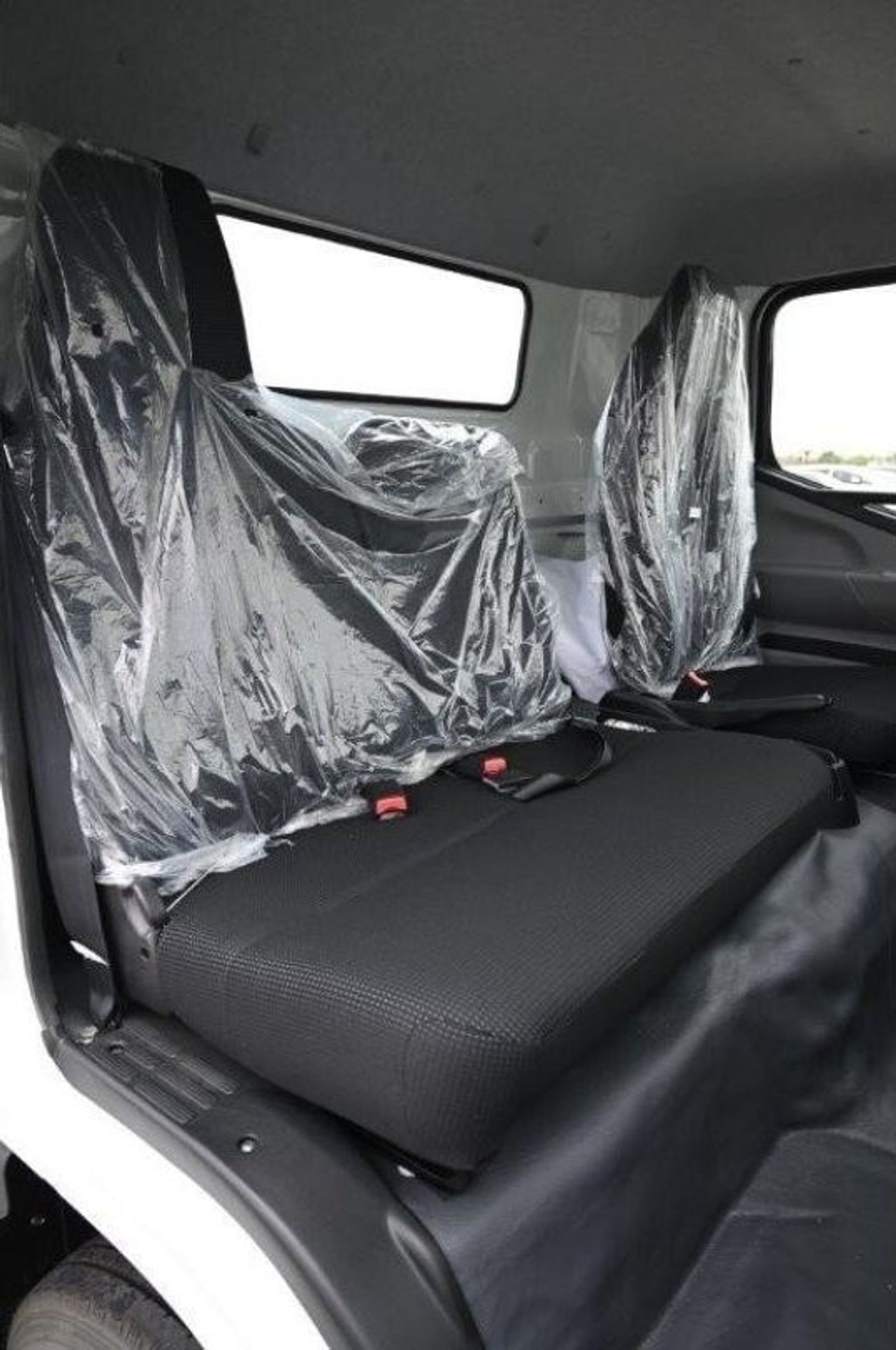 ميتسوبيشي فوسو كانتير Fuso Chassis Cab Truck 4.2L Diesel 3 Ton Manual Transmission