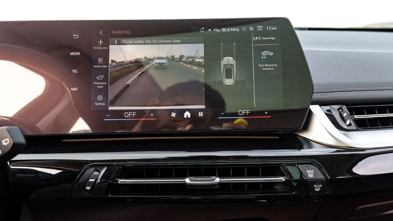 بي أم دبليو iX1 2025 | BMW IX1 EDRIVE25L X DESIGN PACK