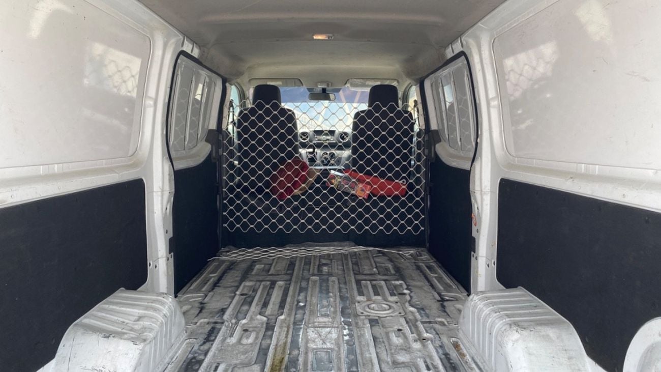 نيسان أورفان