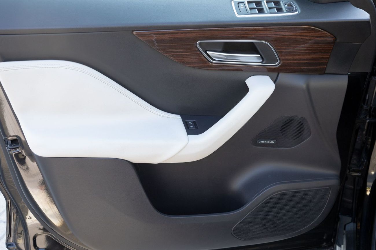 جاكوار F بيس Prestige 3.0L