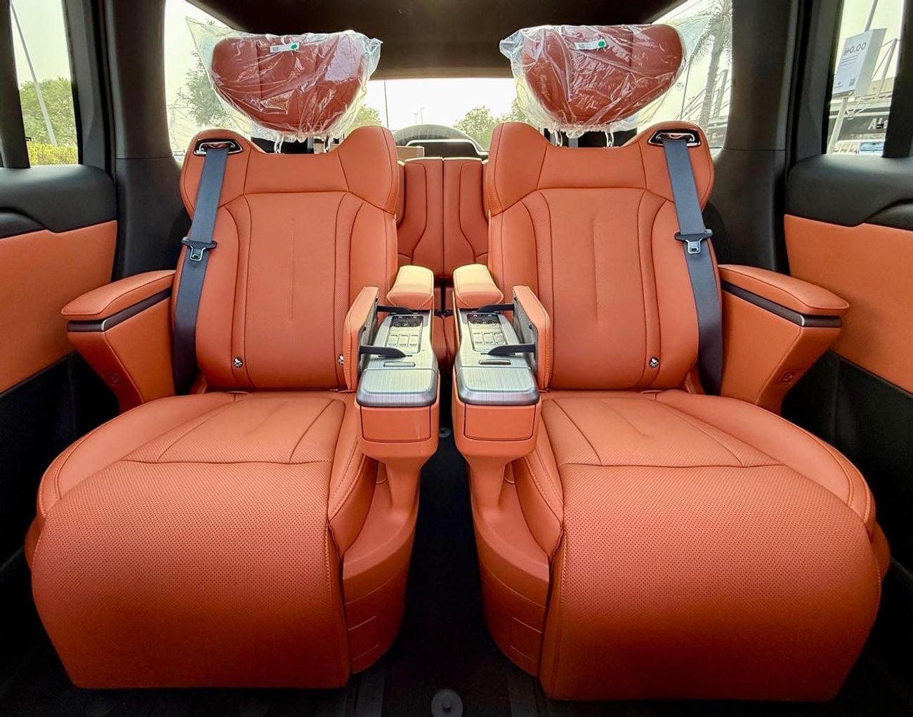 ROX 01 VIP VIP 6 SEATER VIP BLACK ORANGE BLACK WHITE 2026 MODEL AT AWD 10% VAT CUSTOMS 5 YEARS  WARRANTY IN