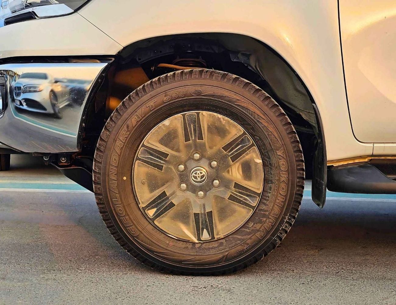 Toyota Hilux SR5 WIDE BODY/DOUBLE CABIN/FULL OPTION WITH DIFFLOCK CHROME HANDLE AND BUMPER/2.7L PETROL M/T 4WD/CO