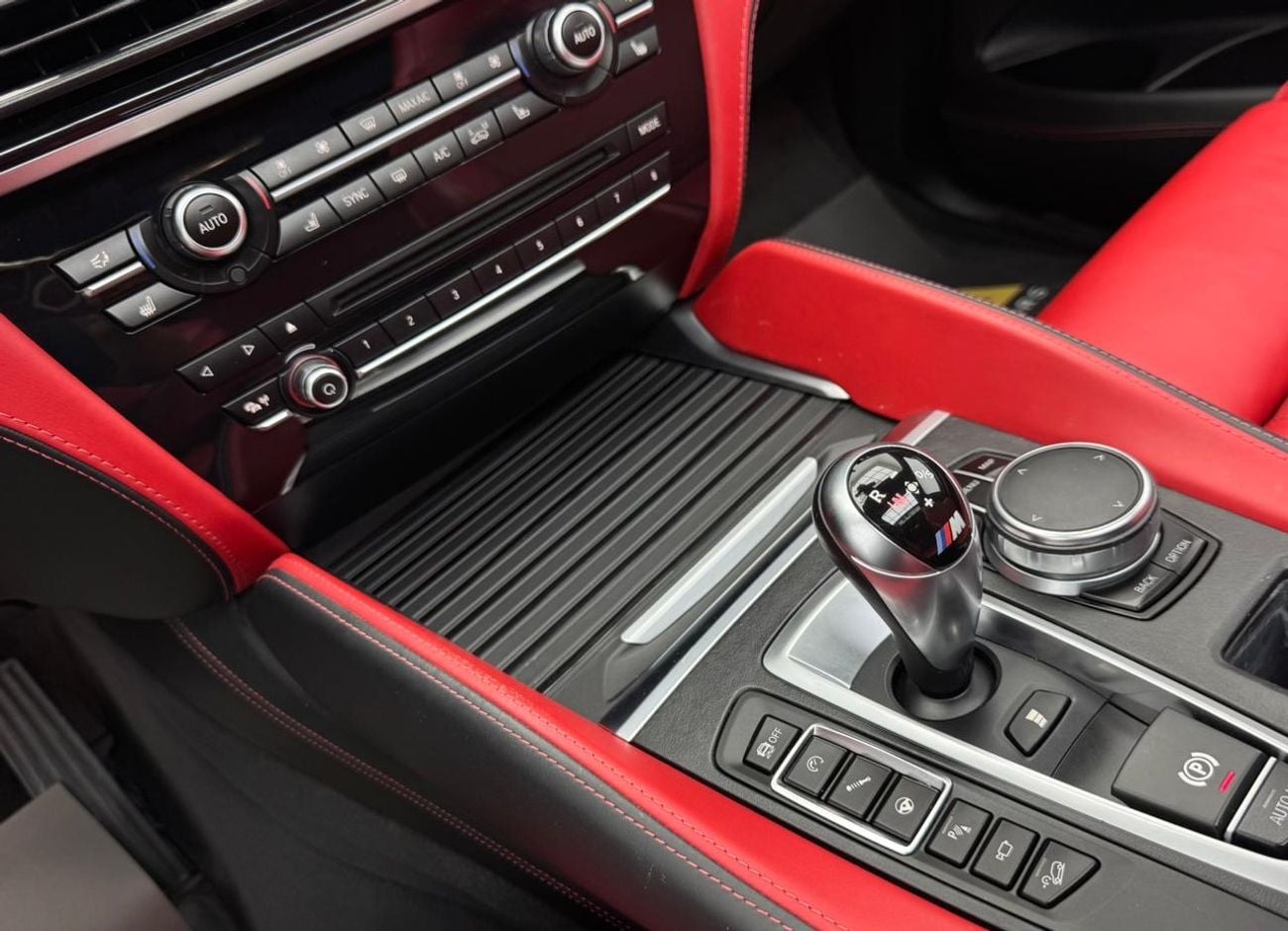 BMW X6M Std 4.4L 2017 BMW X6M, Full Service History, Excellent Condition, GCC