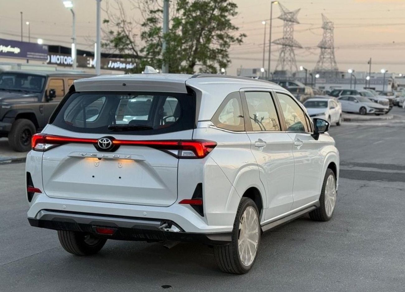 تويوتا فيلوز VELOZ - V Full Option 1.5L 4 Cylinders - 7 Seats 2025 Model