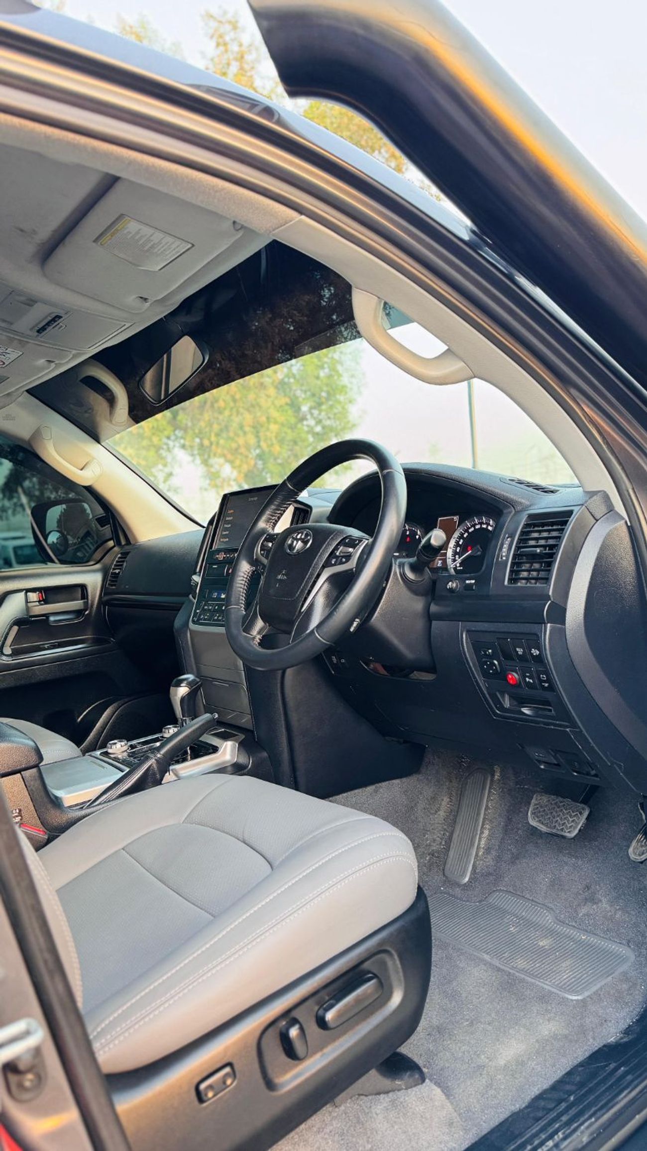 تويوتا لاند كروزر HEAVY OFF-ROAD MODIFIED | 4.5L DIESEL | RHD | AUTOMATIC | BULL BAR + RHINO RACK + SNORKEL