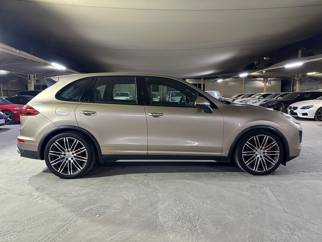 بورش كايان Turbo 4.8L (520 HP) 2015 | LED PDLS HEADLIGHTS | 21 INCH ALLOY WHEELS | PANORAMIC ROOF | FULLY LOADE