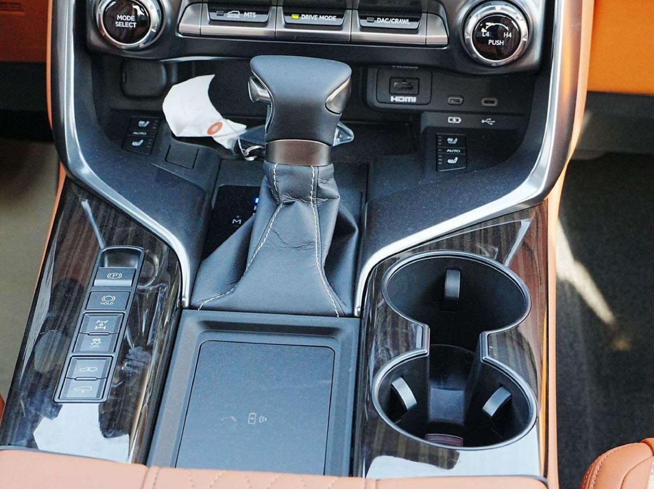 لكزس LX 600 VIP لكزس LX600 VIP موديل 2026، جنوط مقاس 22 بوصة