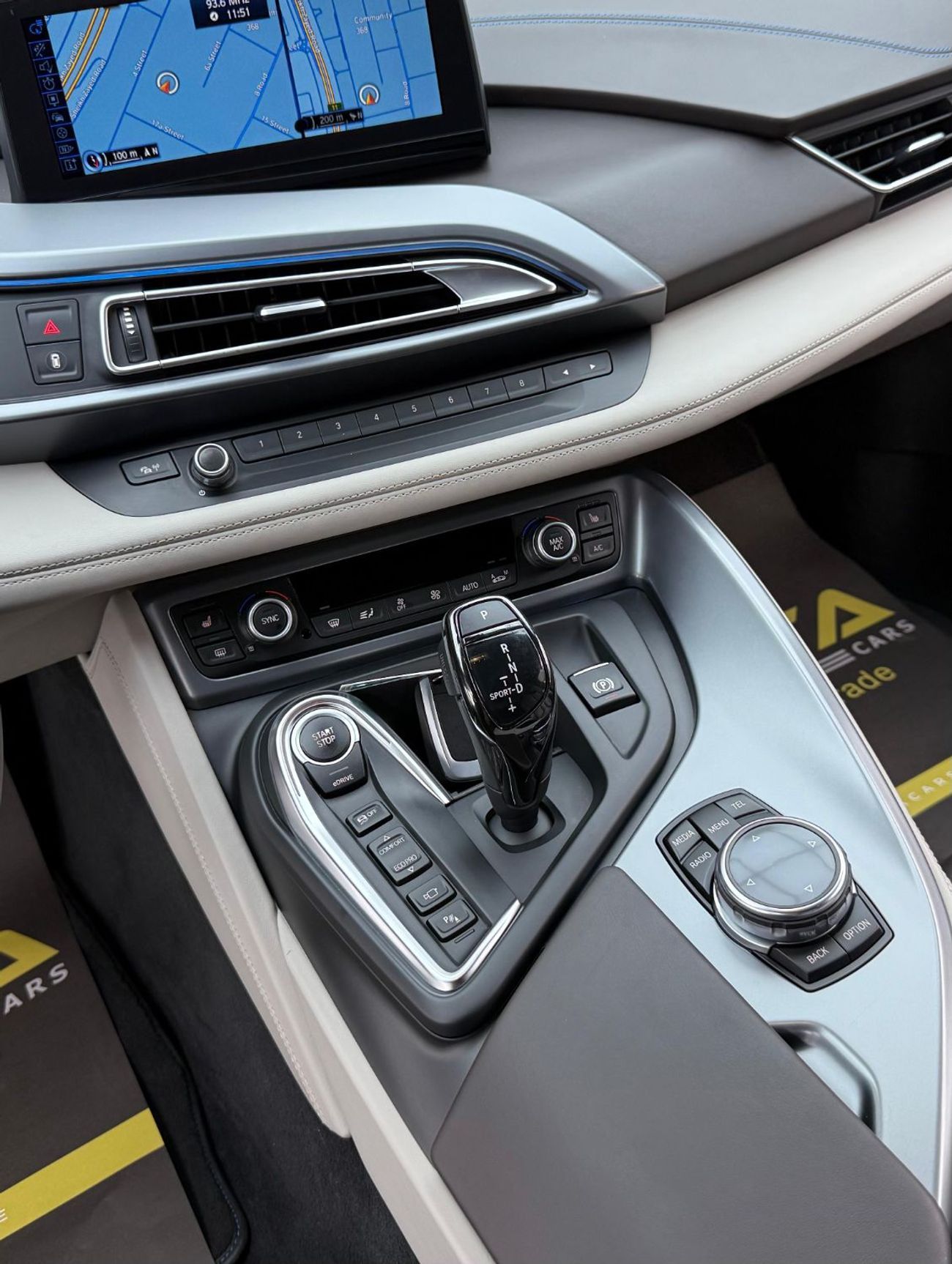 بي أم دبليو i8 Plug-In Hybrid 1.5L 2015 BMW i8, Full BMW Service History, Fully Loaded, Very Low Km, Excellent Cond