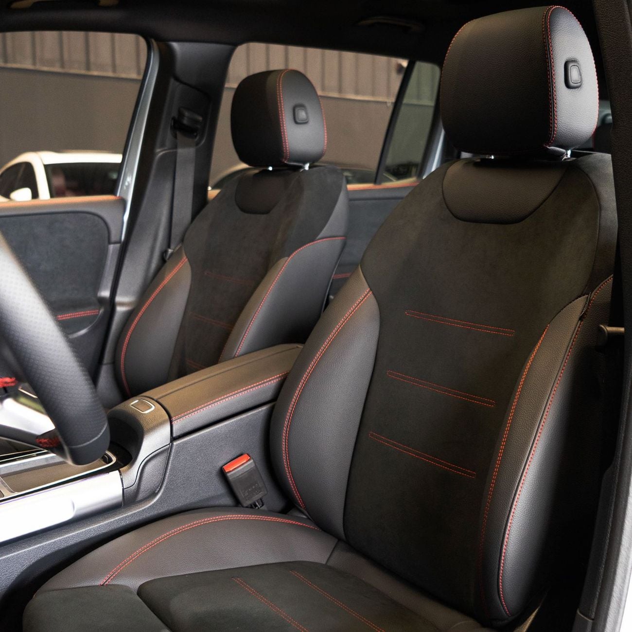 مرسيدس بنز GLB 200 AED 3,736 pm • 0% Downpayment • Mercedes-Benz GLB 200  • Agency Warranty