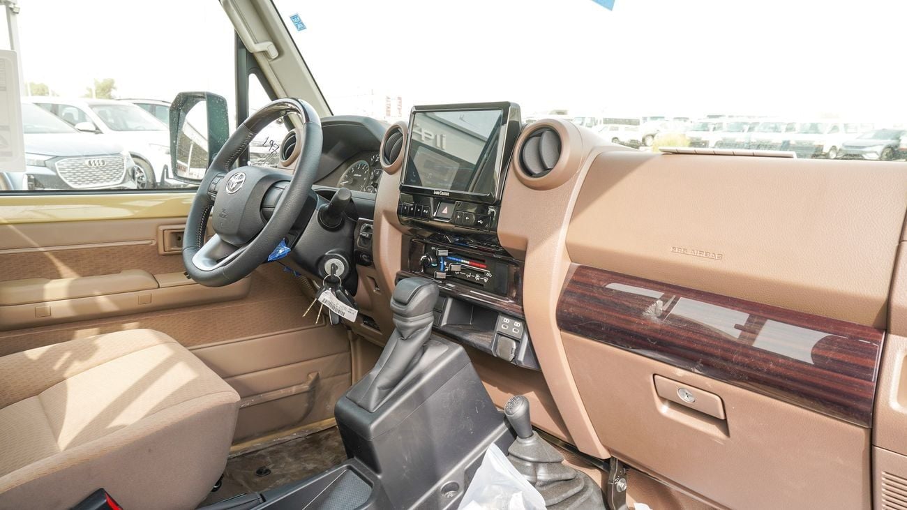 Toyota Land Cruiser Pick Up LC 79 4.0L V6 Single Cabin Auto transmission سلق ونش وفلوك سعودي