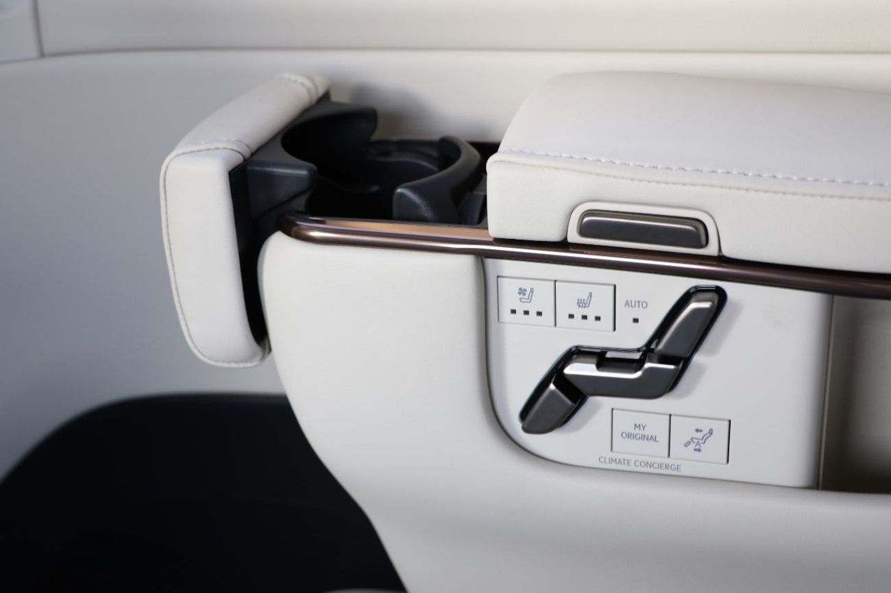 Lexus LM 350h 2024 Lexus LM350 Hybrid 7 seater