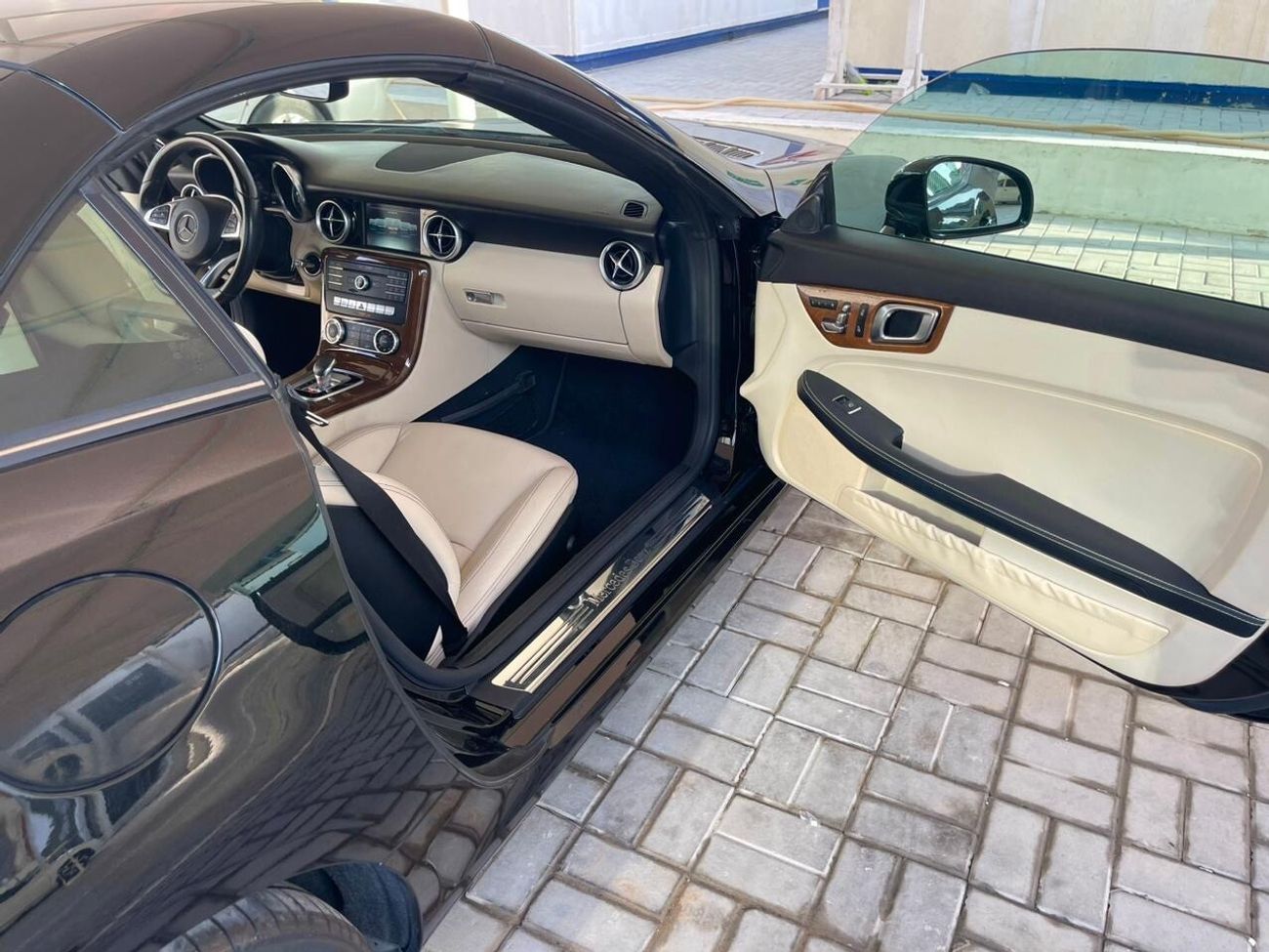 مرسيدس بنز SLC 300 Std 2.0L