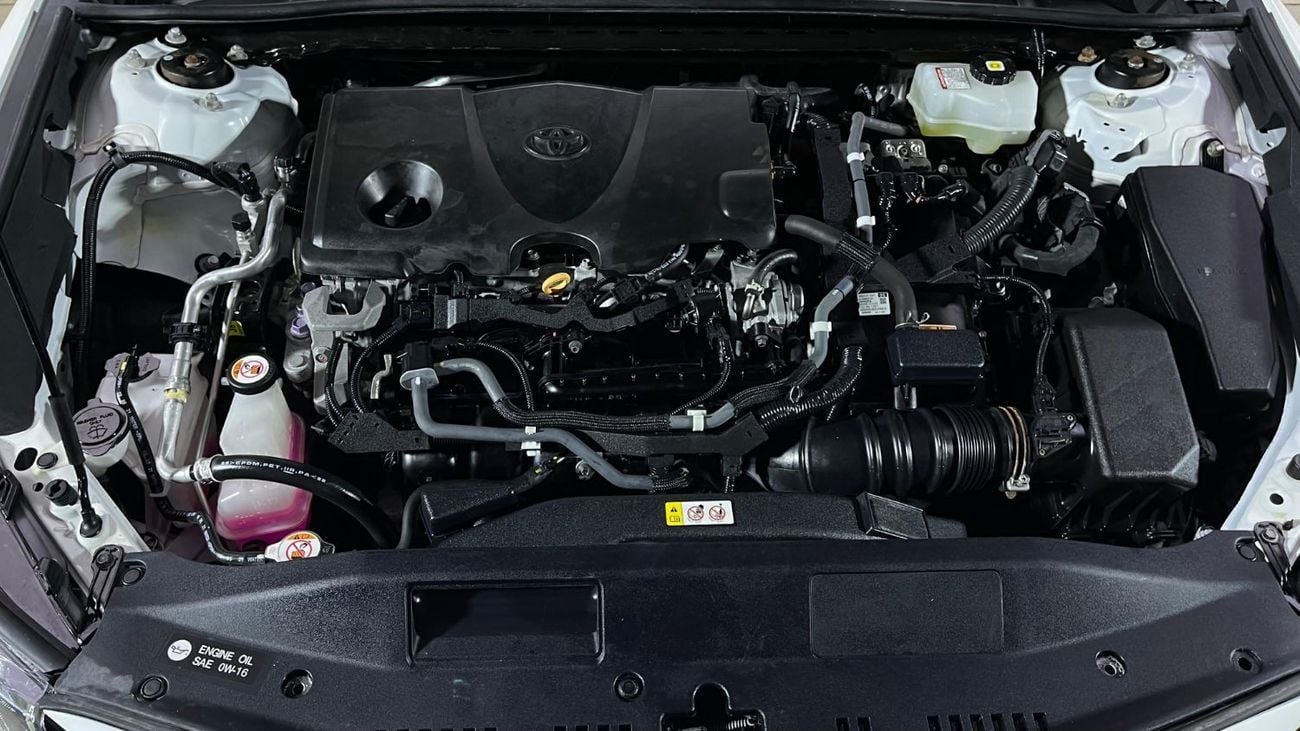 Toyota Camry LE Hybrid 2.5L