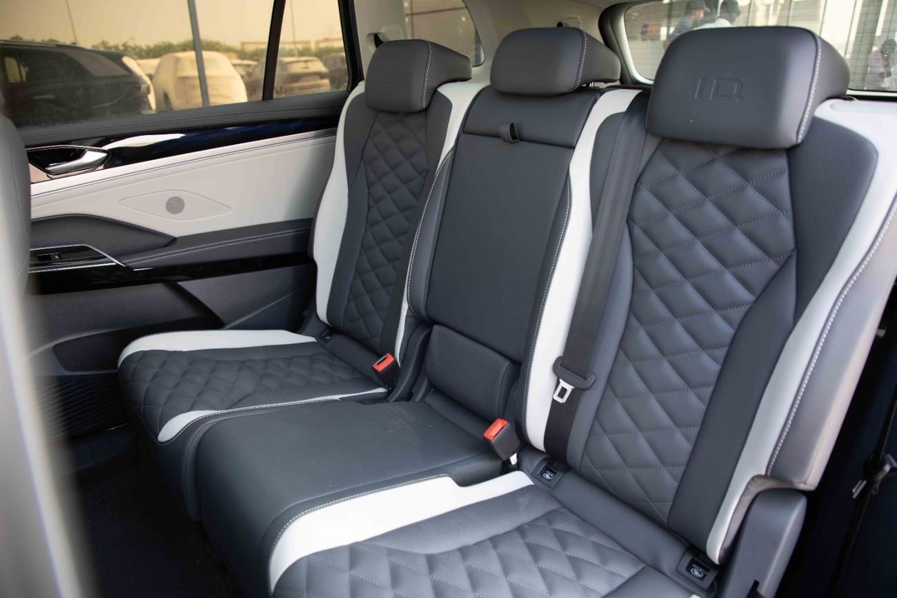 فولكس واجن ID.6 2024 Volkswagen ID6 Crozz Pro - Blue Inside Black | Export Only