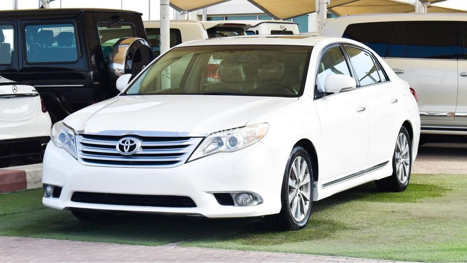 Used Toyota Avalon Limited 2011 for sale in Sharjah 569566