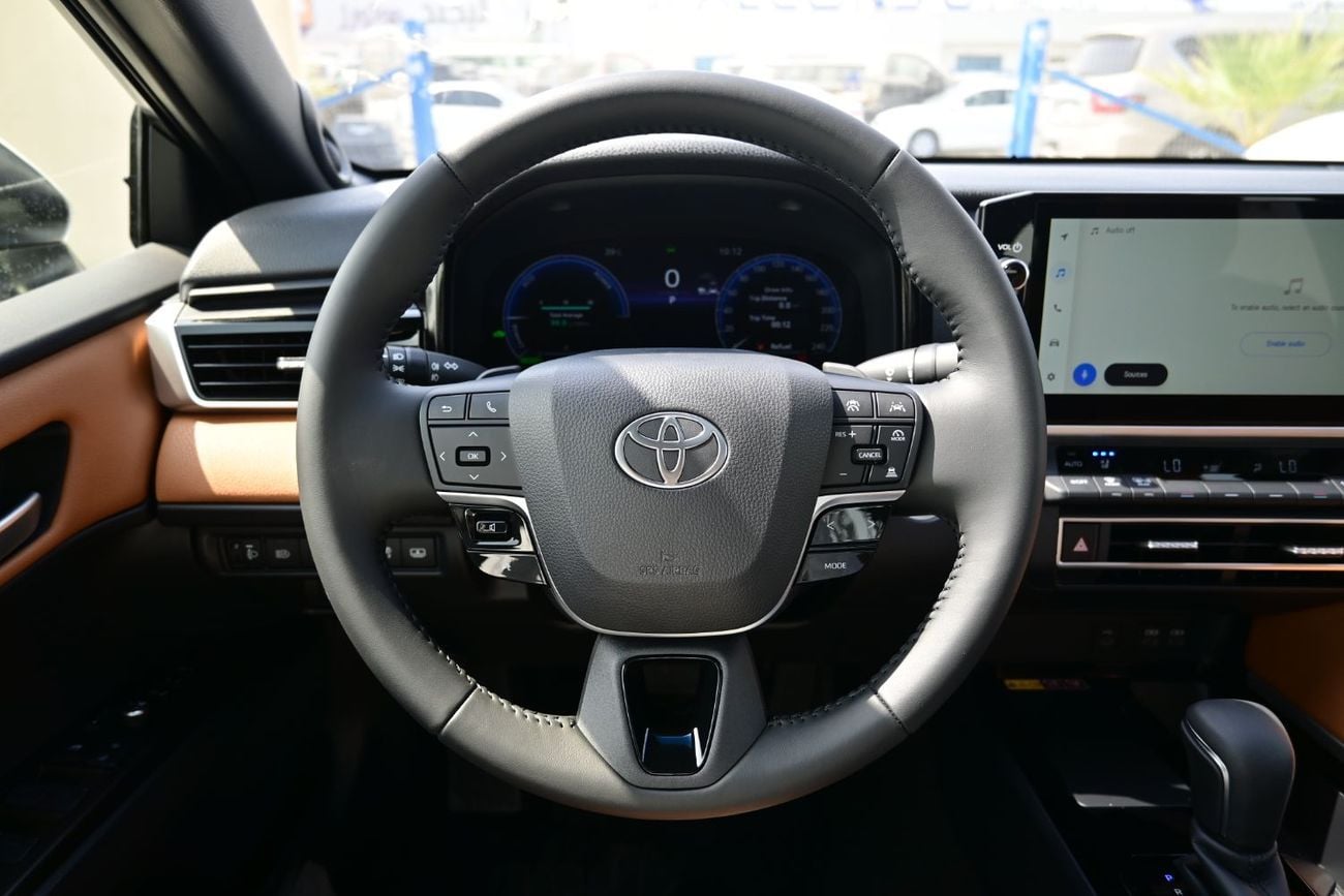 Toyota Camry LIMITED HEV Toyota Camry Limited 2.5L Hybrid, Model 2025, Color White
