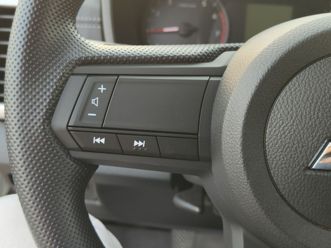 Mitsubishi L200 MITSUBISHI L200 PETROL GLX 2.4L 2025