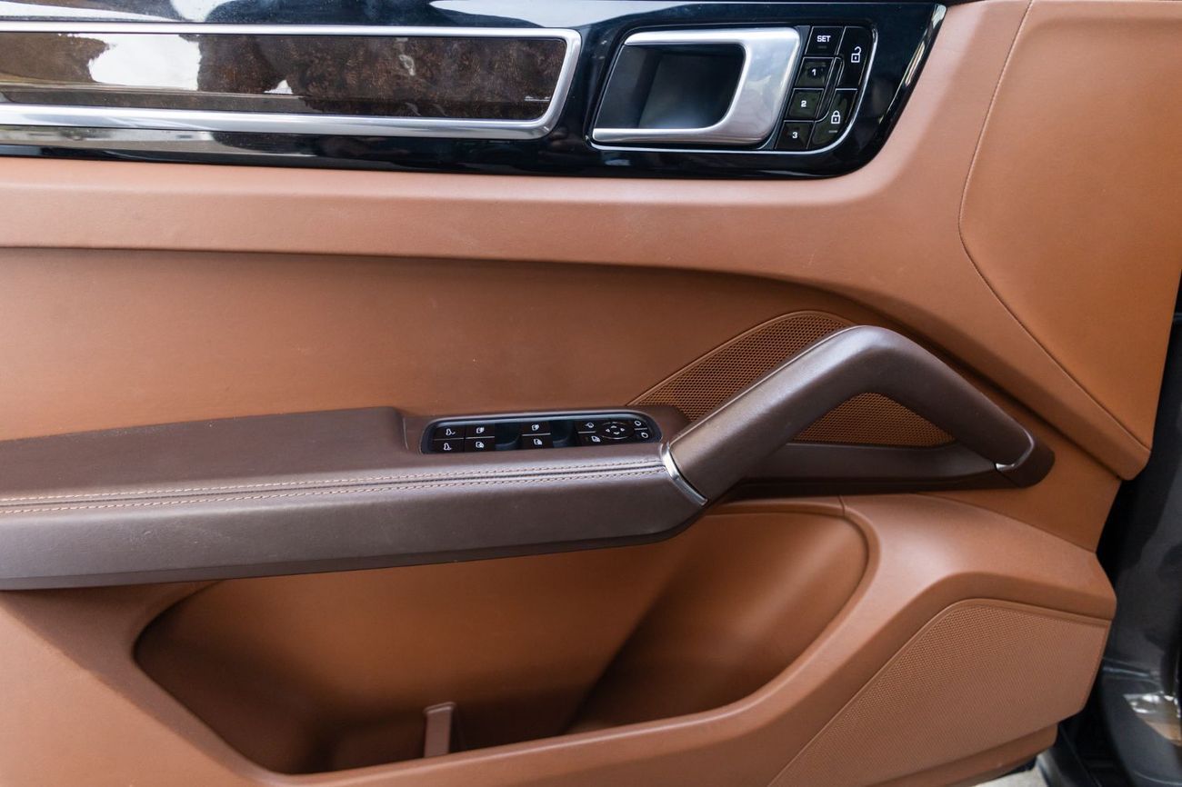 Porsche Cayenne Std 3.0L (340 HP)