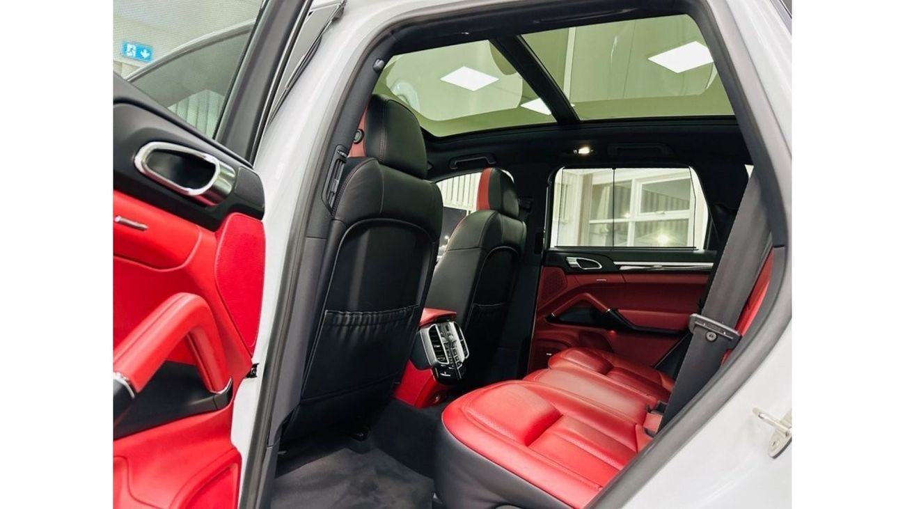 Porsche Cayenne GCC .. FSH .. Warranty … Original Paint .. Top Range