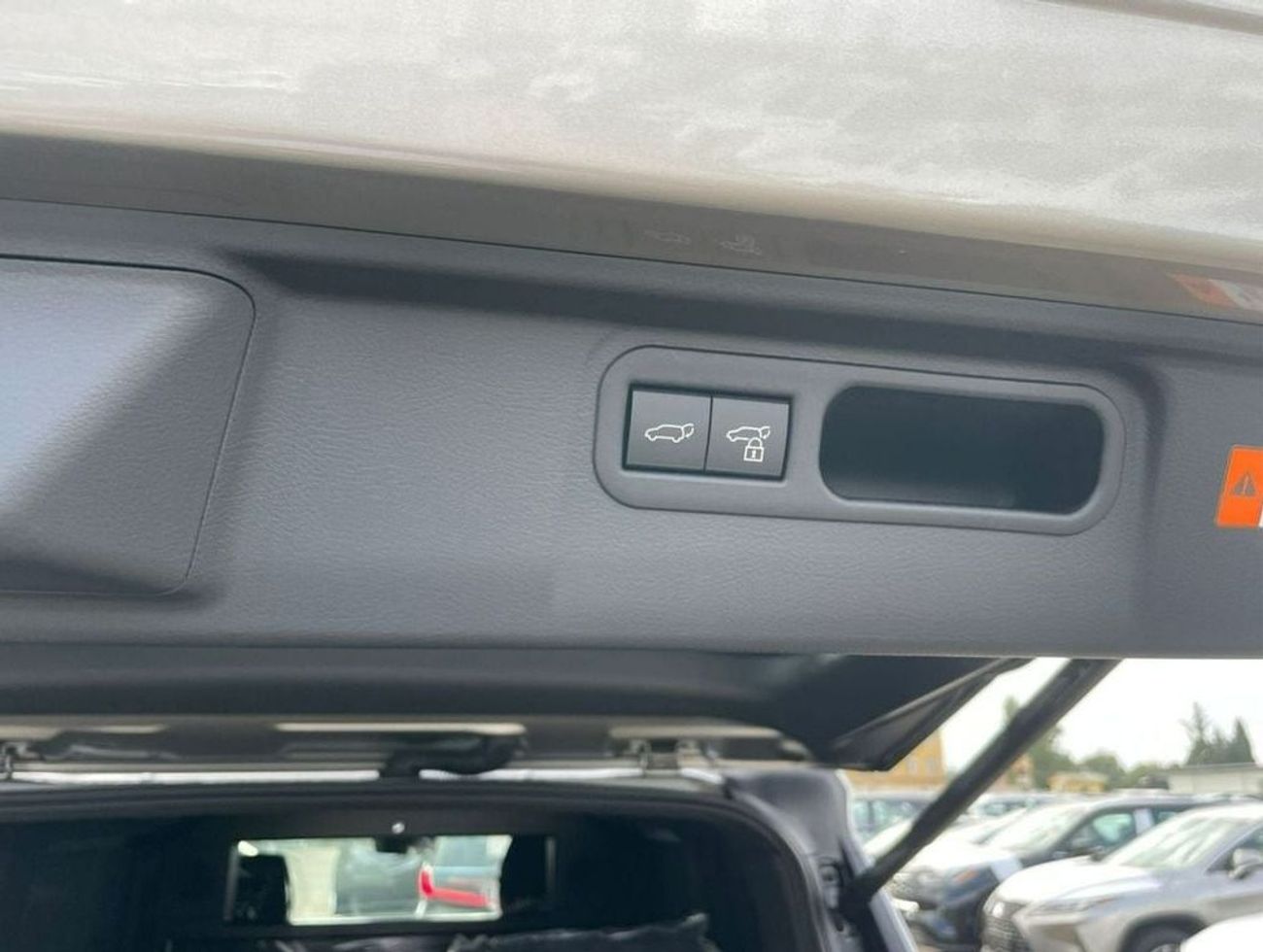 لكزس LM 350h 2.5L Hybrid 4 seater VIP 2024 YM (For export only)