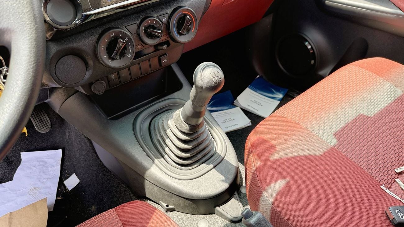 تويوتا هيلوكس Toyota Hilux 2.4L Diesel MT DC 2WD 2025YM