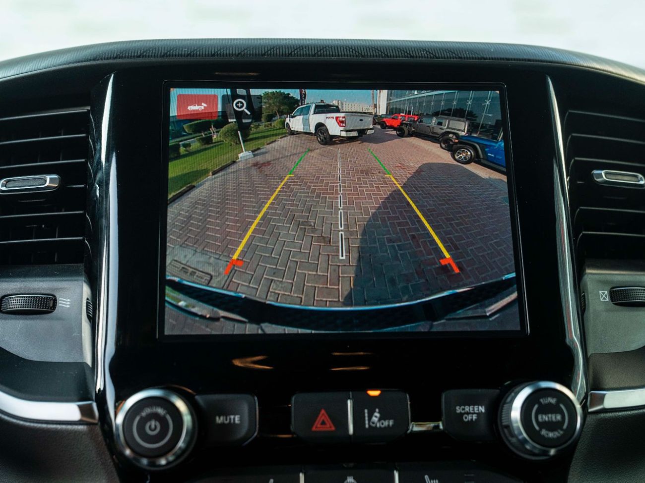 رام 1500 Bighorn Crew Cab 5.7L