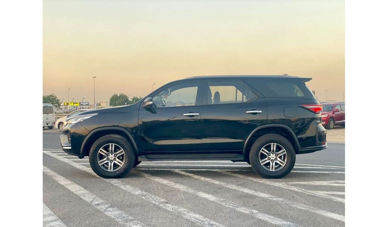 Toyota Fortuner 2016 Toyota Fortuner GX.R 4.0L V6 - AWD 4x4 - MidOption+ 7 Seater - 74,000 km