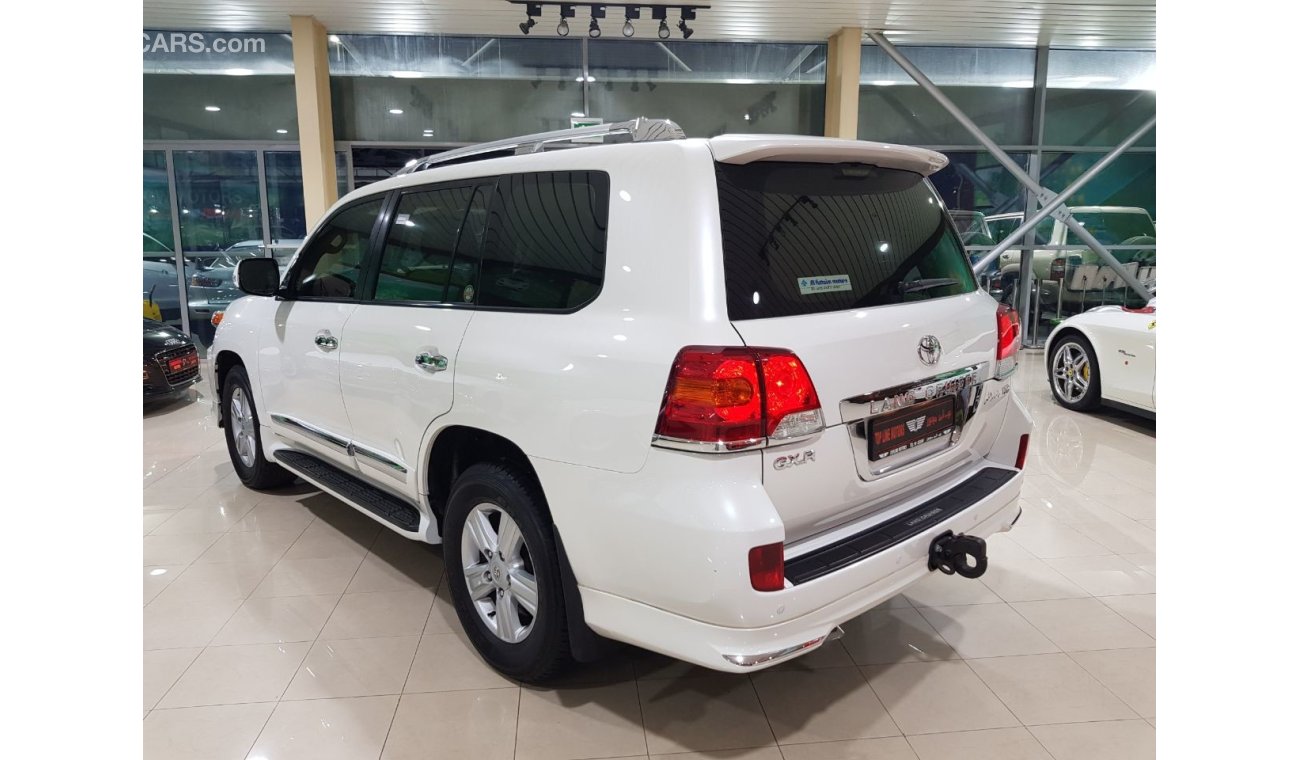 Toyota Land Cruiser GXR V8