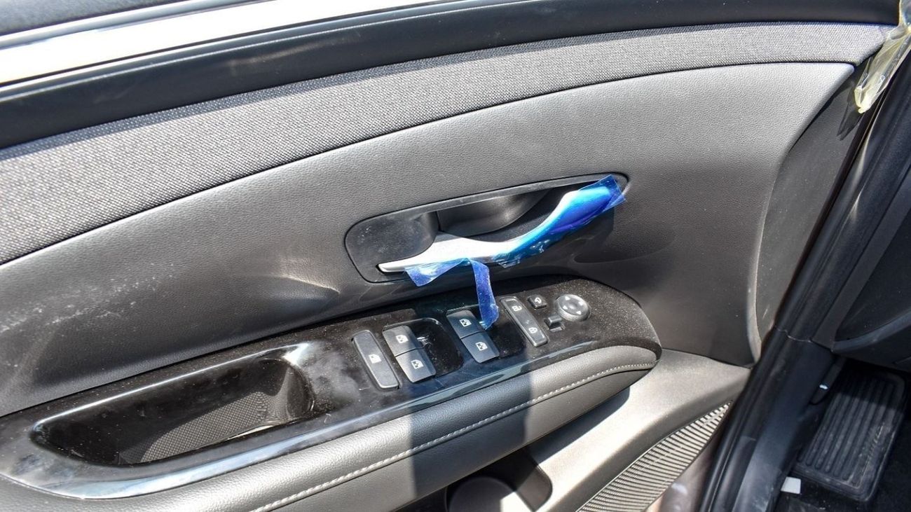 Hyundai Tucson 1.6T - Radar - Panoramic sunroof - 19" Alloy - DVD - Leather Seats - Electric seats