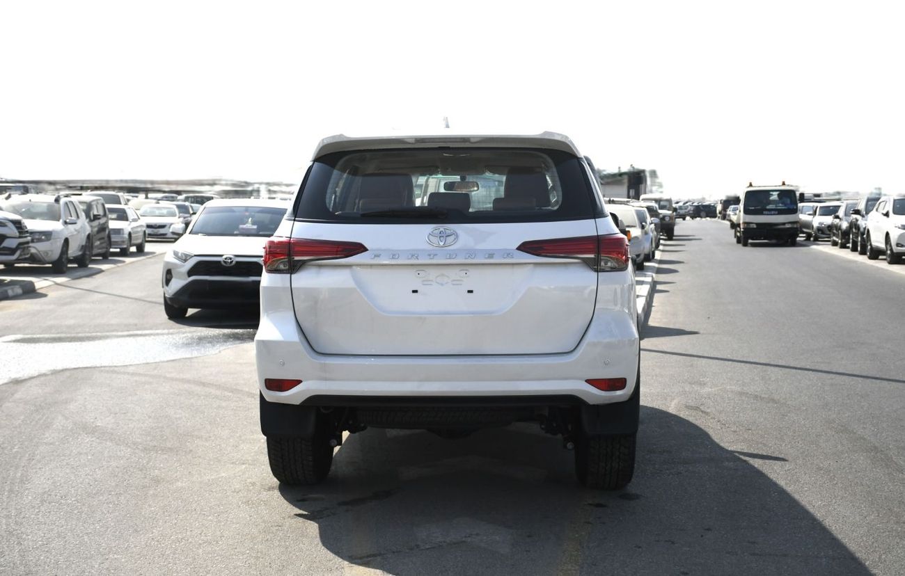 تويوتا فورتونر 2.4L V4 Diesel Automatic  7 Seats GCC (Ready Stock)