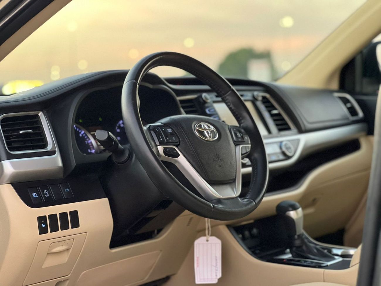 Toyota Highlander 2019 Toyota Highlander Le Plus 3.5L V6 - Rear Camera - 7 Leather Seat- Auto Trunk