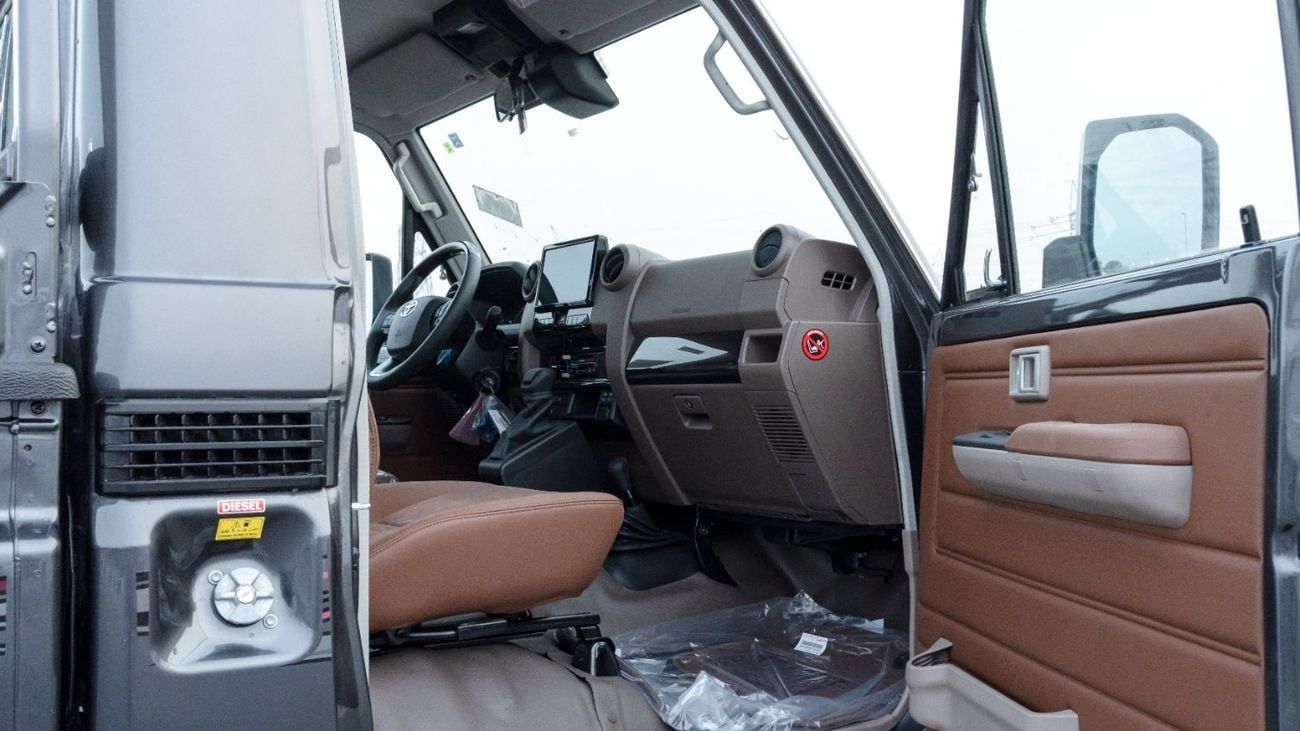تويوتا لاند كروزر بيك آب 2026 Toyota LC79 2.8L AT Diesel Full Option (Grey-Brown)