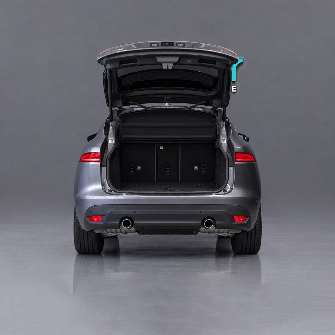Jaguar F-PACE R-SPORT AED 1,244 p.m • 0% Downpayment • R-Sport • 1 Year Warranty